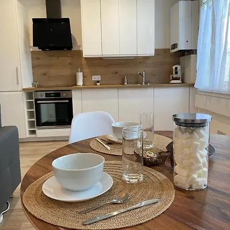 Lägenhet Luxueux Renove Avec Balcon & Garage *