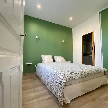 Luxueux Renove Avec Balcon & Garage トロワ